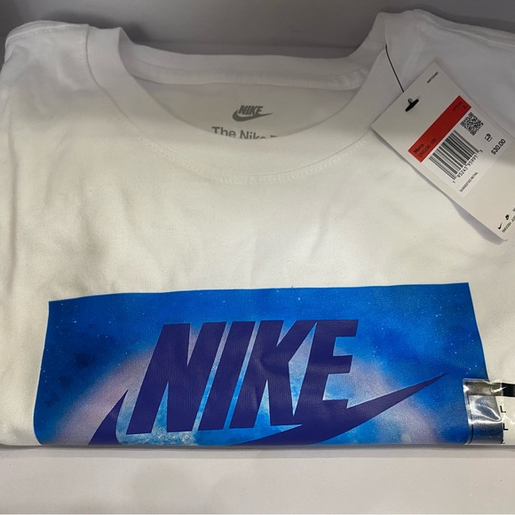 Nike Other - NWT Small White Crewneck Graphic Nike Tee